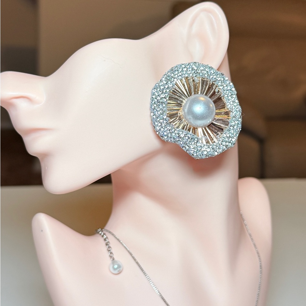Gold and Silver Pearl Earrings - Picture 3 of 8
